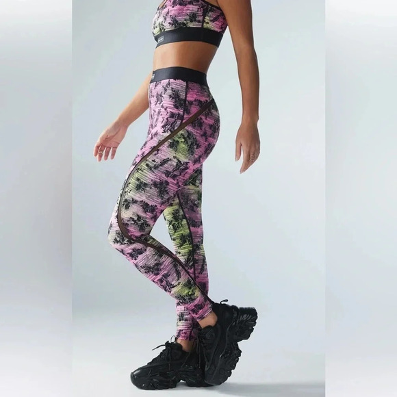 SAVAGE X FENTY Flow High-Waist Trimmed Legging Pink Palace Slowburn Lace Size M - Picture 3 of 12